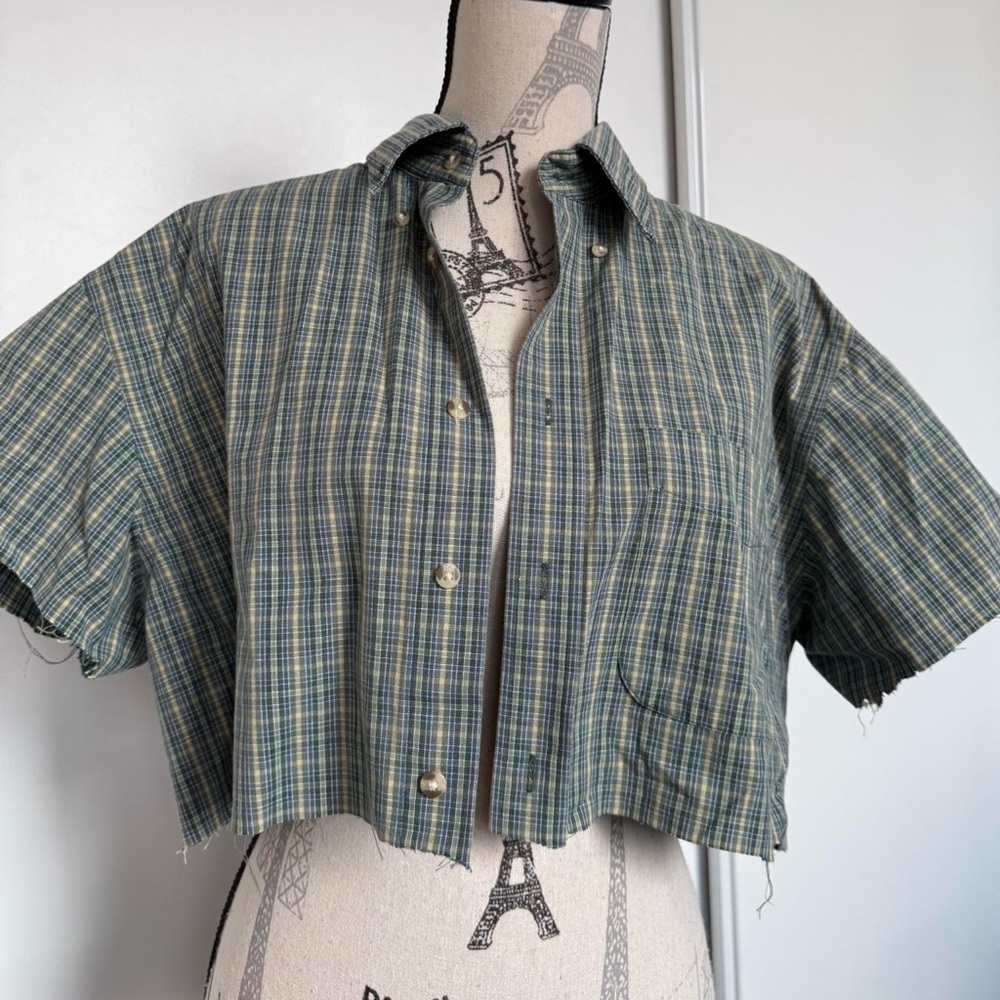 Vintage cropped plaid button up shirt